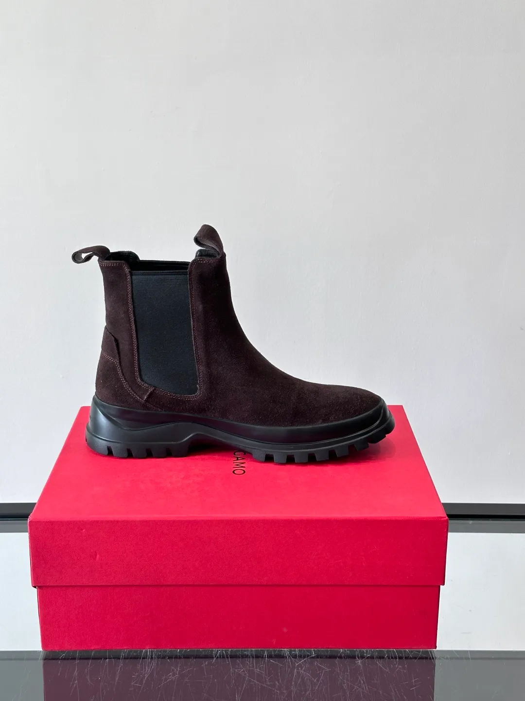 Men's men's shoes 💰960 FERRAGAMO Chelsea boots, super A Chelsea shoes equipped with thick outsole, minimalist design exudes modern charm. Imported leather surface, good texture, leather lining, easy to wear!  size: 39-44 (38.45.46 customized)